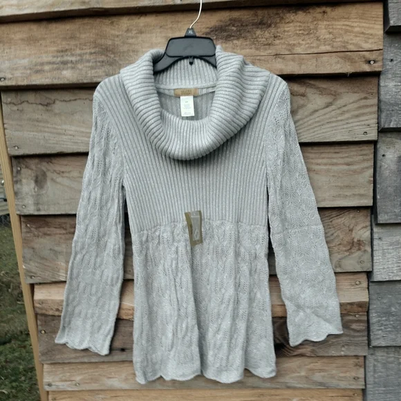 SOLD !! 🆕💥 Designer Valerie Stevens Silver MTLC Sweater NWT Medium - Picture 1 of 12